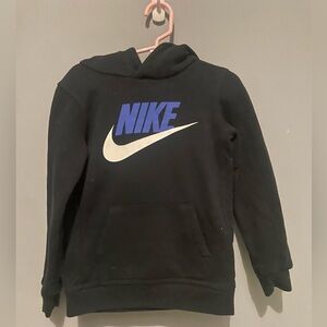 Nike Toddler Sweatshirts 4t - flawed

K4‎